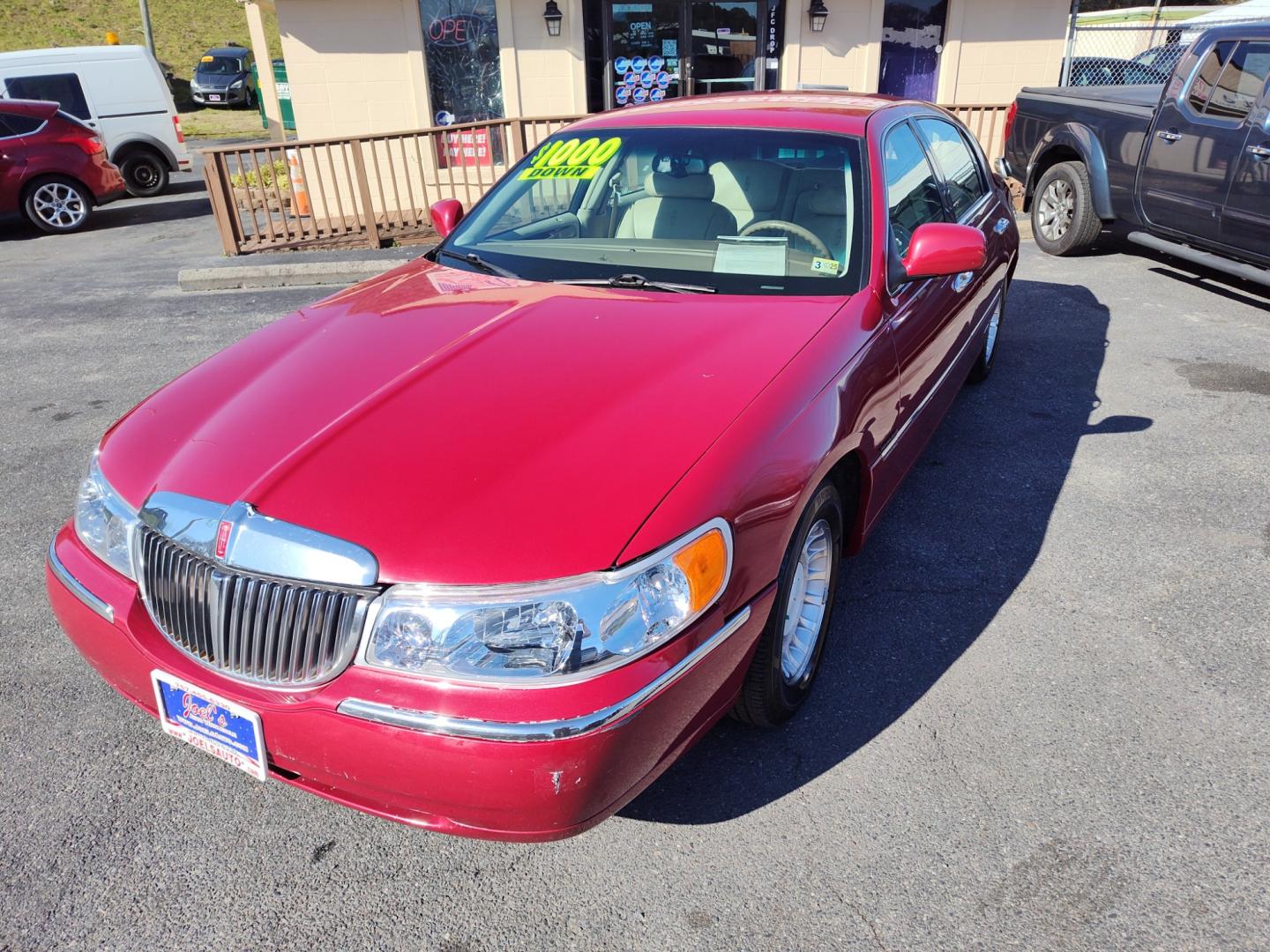 2001 Red Lincoln Town Car (1LNHM81W51Y) , located at 5700 Curlew Drive, Norfolk, VA, 23502, (757) 455-6330, 36.841885, -76.209412 - Photo#5